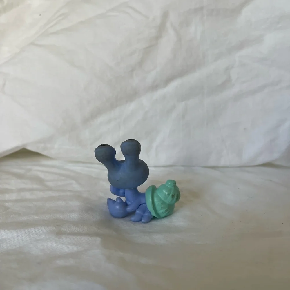Littlest Pet Shop 752 Blue Hermit Crab Pink Eyes LPS Figurine